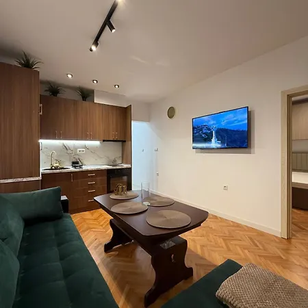 Апартаменты Elegant 2br In Center