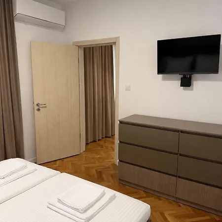 Апартаменты Elegant 2br In Center *