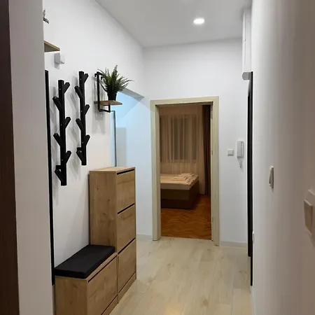 Elegant 2br In Center Апартаменты *