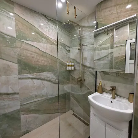 Апартаменты Elegant 2br In Center *