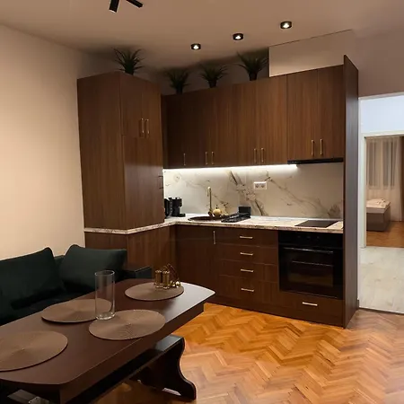 Апартаменты Elegant 2br In Center *